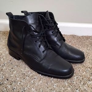Black Combat Boots Womens size 9M Lambskin Leather White Mountain by Connors